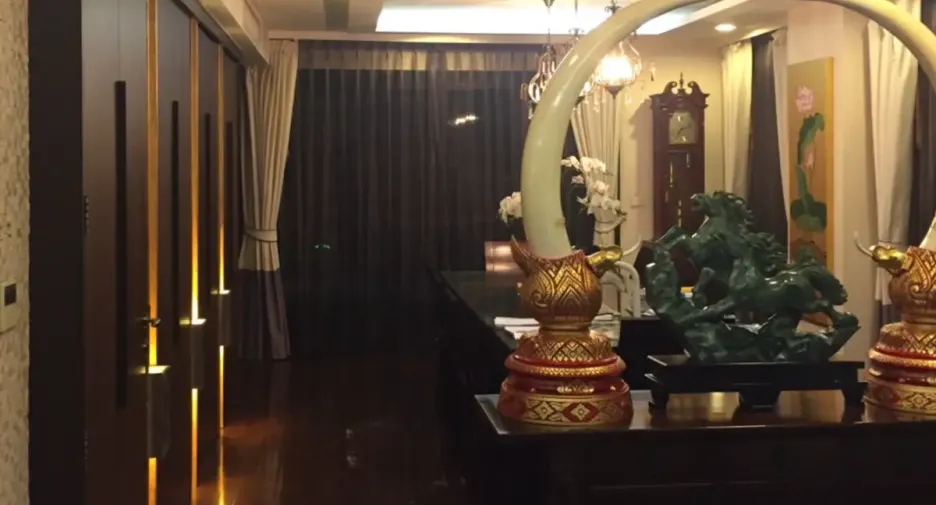 For sale 3 bedrooms condo in Yan Nawa, Bangkok