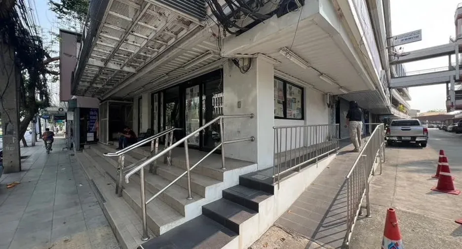 For rent retail Space in Watthana, Bangkok