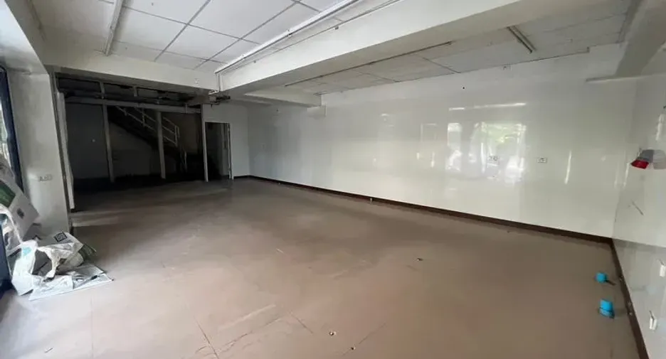 For rent retail Space in Watthana, Bangkok