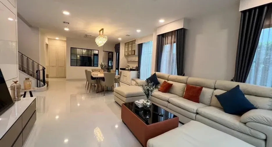 For rent and for sale 4 bedrooms house in Saphan Sung, Bangkok