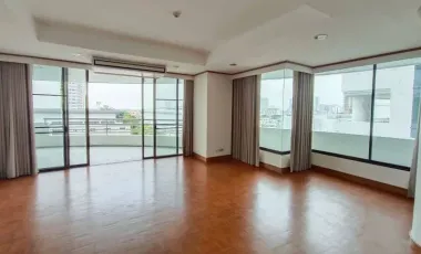 For rent 3 bedrooms condo in Yan Nawa, Bangkok