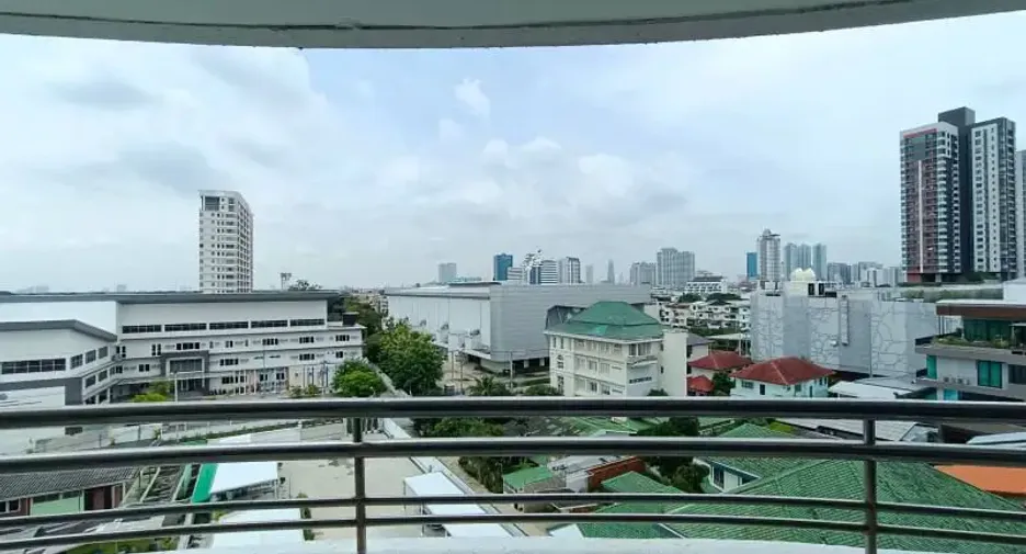 For rent 3 bedrooms condo in Yan Nawa, Bangkok