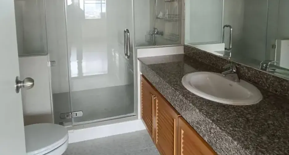 For rent 3 bedrooms condo in Yan Nawa, Bangkok