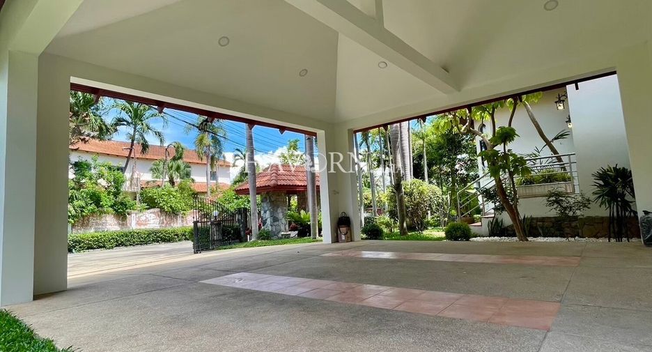 For sale 5 bedrooms house in Bang Lamung, Chonburi
