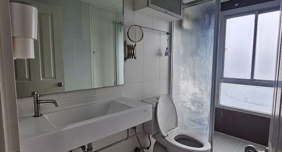 For rent 2 bed condo in Phaya Thai, Bangkok