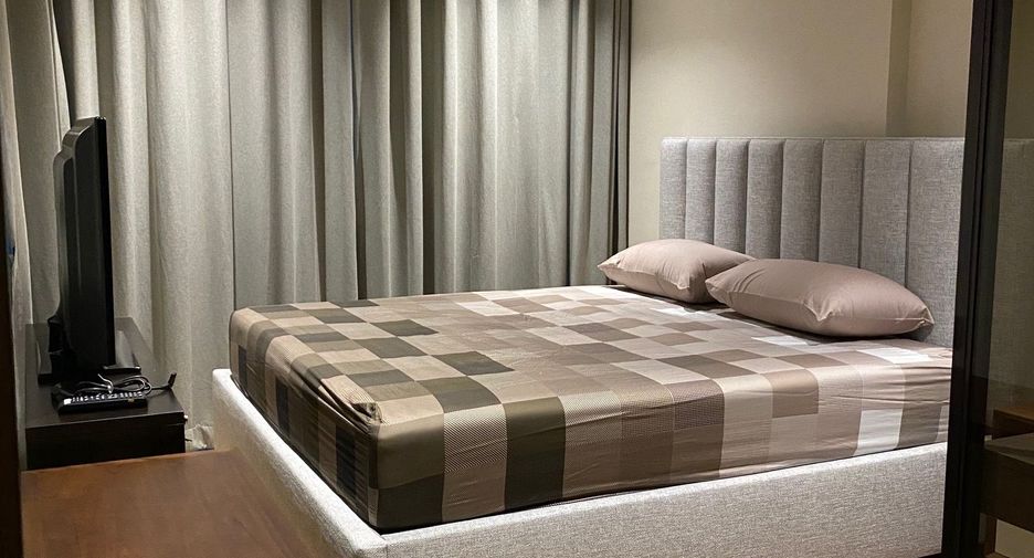 For rent 2 bed condo in Watthana, Bangkok