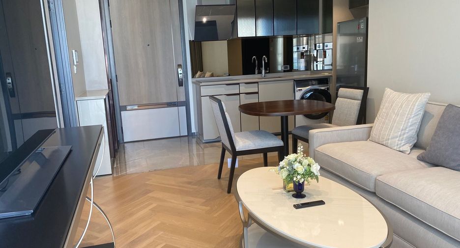 For rent 2 bed condo in Watthana, Bangkok