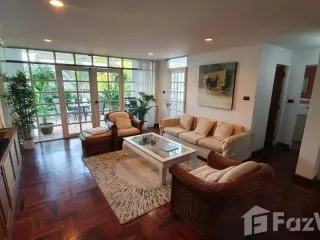 For rent 4 bed house in Huai Khwang, Bangkok