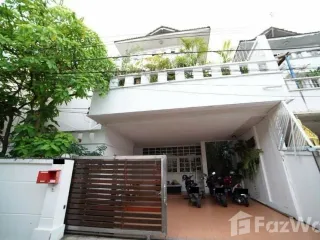 For rent 4 bed house in Huai Khwang, Bangkok