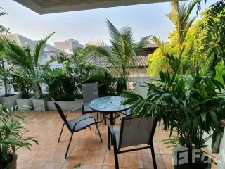 For rent 4 bed house in Huai Khwang, Bangkok