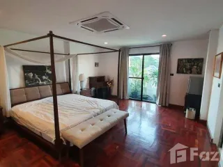 For rent 4 bed house in Huai Khwang, Bangkok