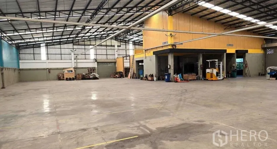 For sale warehouse in Saphan Sung, Bangkok