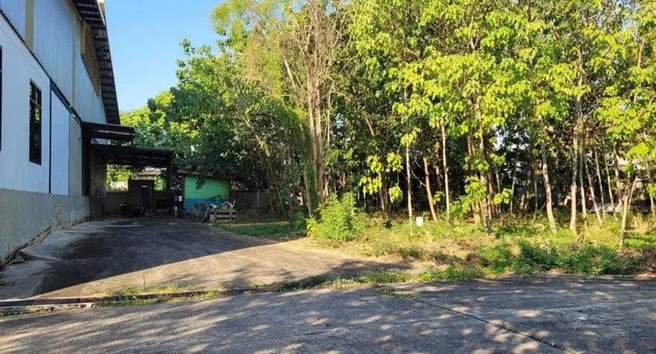 For sale warehouse in Saphan Sung, Bangkok