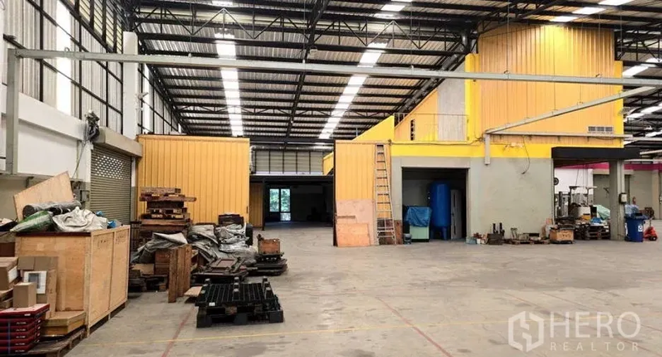For sale warehouse in Saphan Sung, Bangkok
