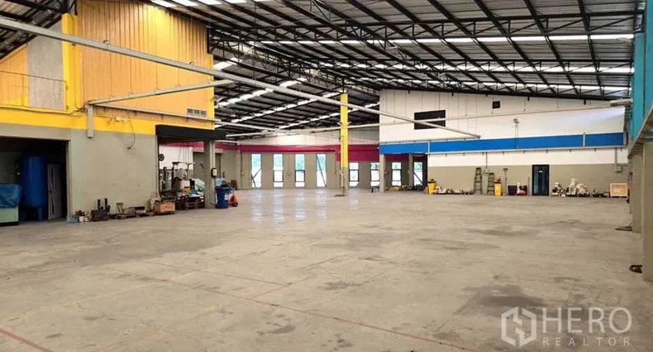 For sale warehouse in Saphan Sung, Bangkok