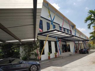 For sale warehouse in Saphan Sung, Bangkok