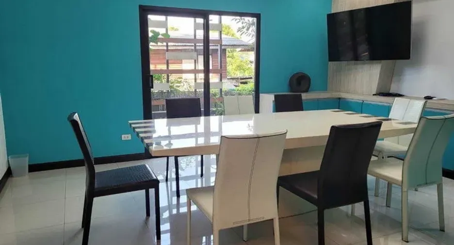 For sale warehouse in Saphan Sung, Bangkok