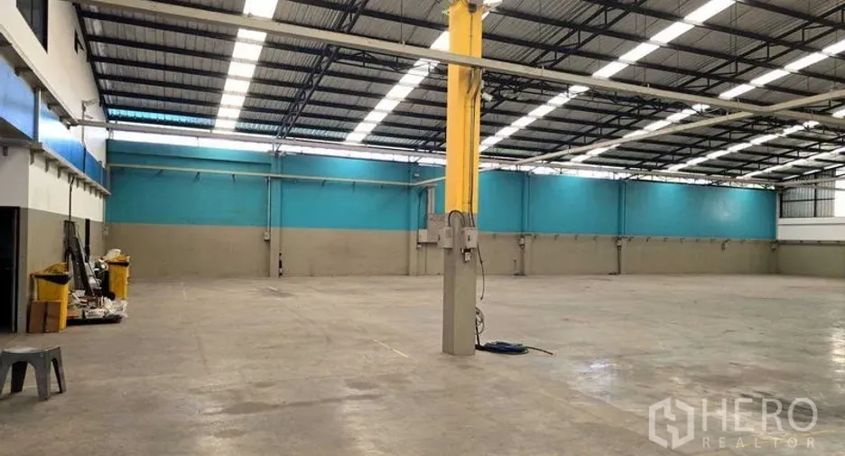 For sale warehouse in Saphan Sung, Bangkok