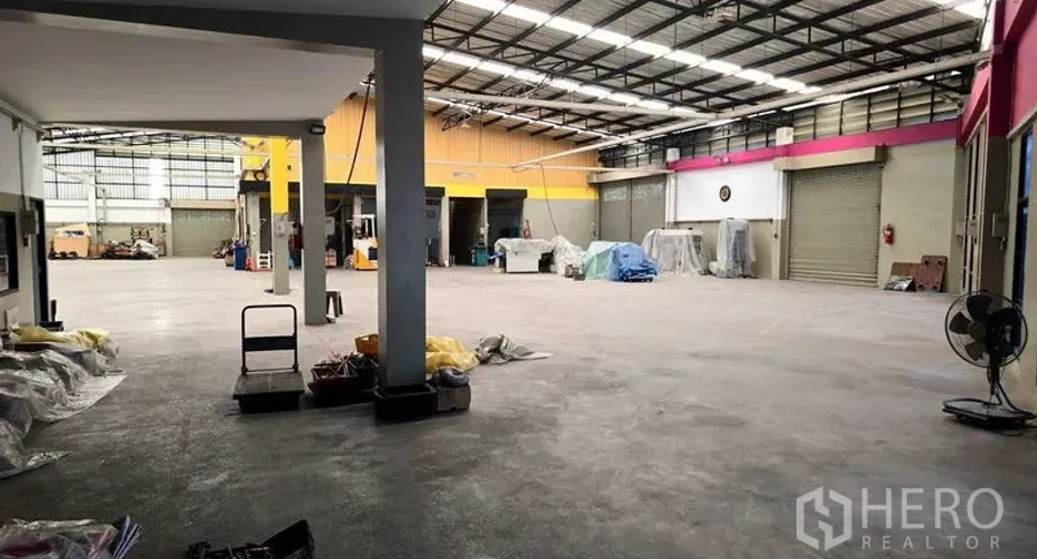 For sale warehouse in Saphan Sung, Bangkok
