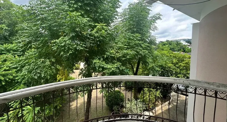 For sale 6 bedrooms house in Phra Khanong, Bangkok