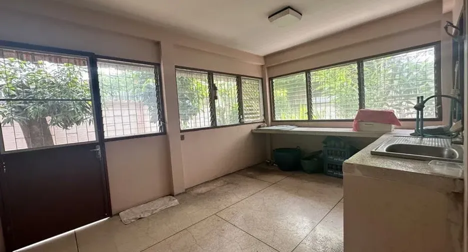For sale 6 bedrooms house in Phra Khanong, Bangkok