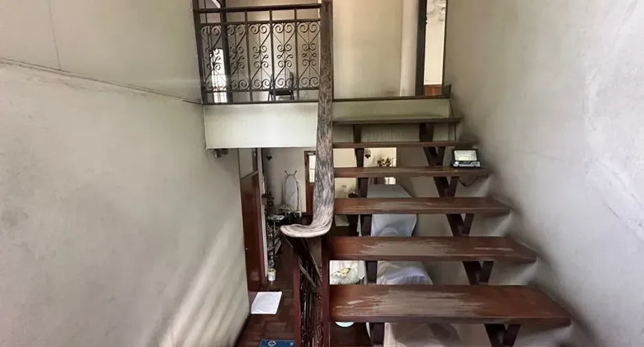 For sale 6 bedrooms house in Phra Khanong, Bangkok