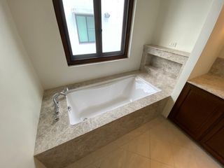 For sale 5 Beds house in Lak Si, Bangkok
