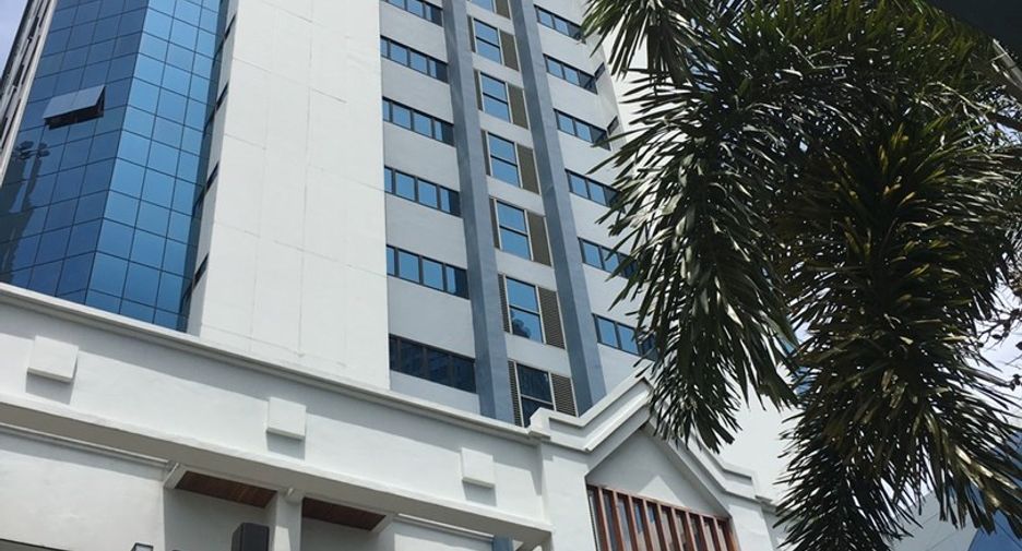 For rent 3 bedrooms condo in Khlong Toei, Bangkok