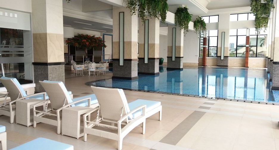For rent 3 bedrooms condo in Khlong Toei, Bangkok