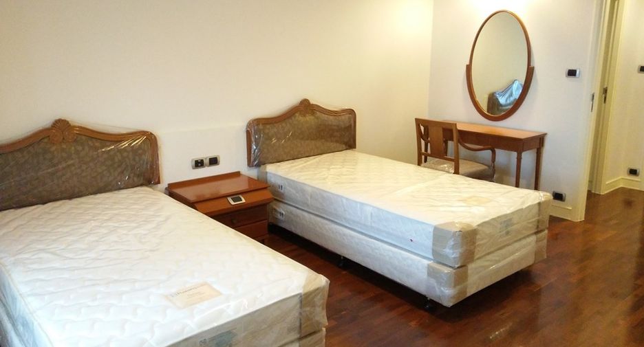 For rent 3 bedrooms condo in Khlong Toei, Bangkok