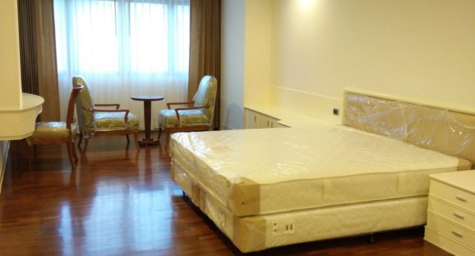 For rent 3 bedrooms condo in Khlong Toei, Bangkok