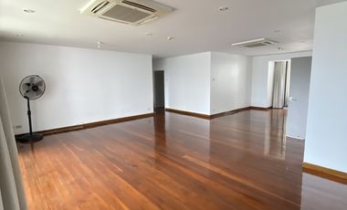 For rent 3 bed condo in Watthana, Bangkok