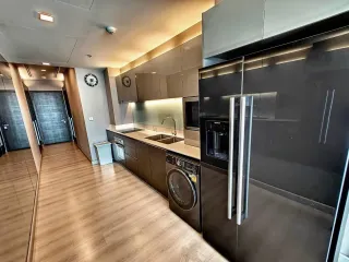 For sale 3 bed condo in Phaya Thai, Bangkok