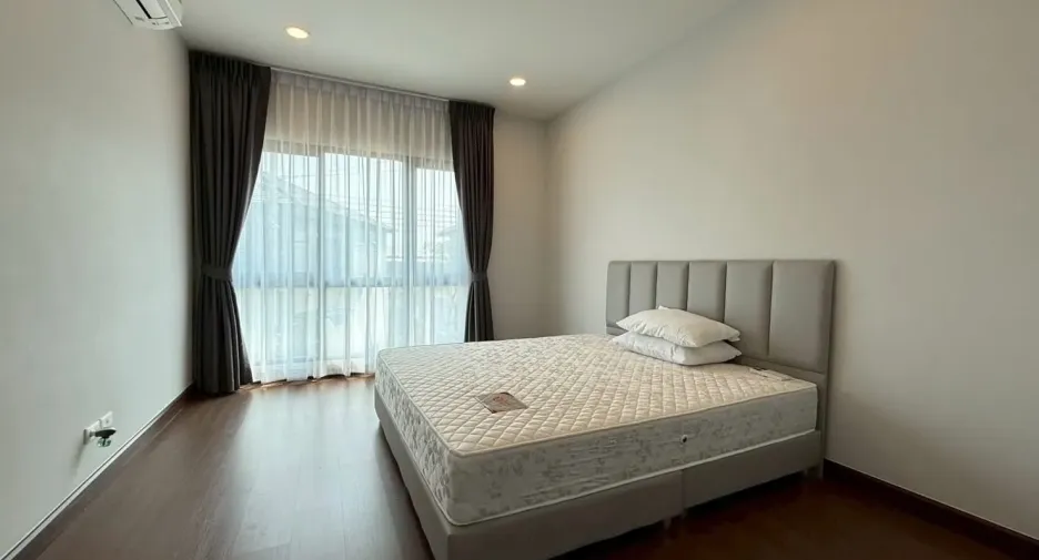 Casa en alquiler de 4 habitaciones en Bang Phli, Samut Prakan