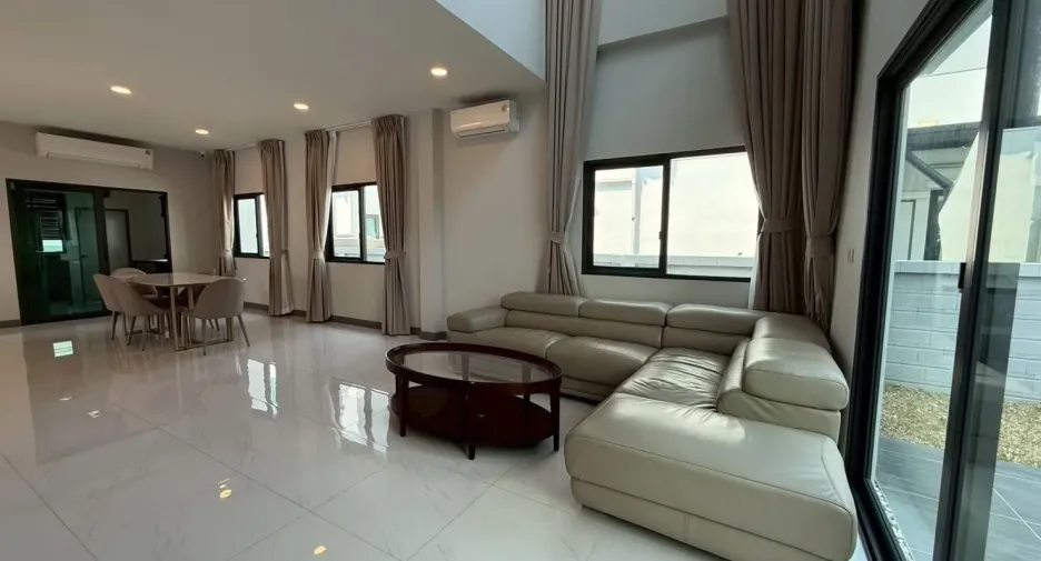 Casa en alquiler de 4 habitaciones en Bang Phli, Samut Prakan
