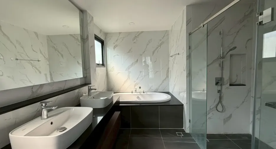 Casa en alquiler de 4 habitaciones en Bang Phli, Samut Prakan