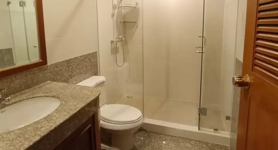 For rent 4 bedrooms condo in Khlong Toei, Bangkok