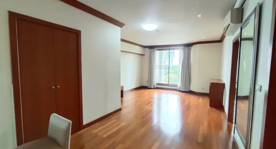 For rent 4 bedrooms condo in Khlong Toei, Bangkok