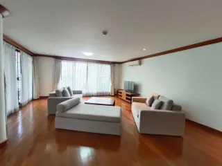 Wohnung zur Miete mit 4 Zimmer in Khlong Toei, Bangkok