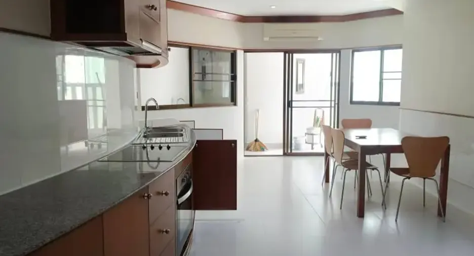 For rent 4 bedrooms condo in Khlong Toei, Bangkok