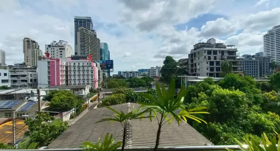 For rent 4 bedrooms condo in Khlong Toei, Bangkok