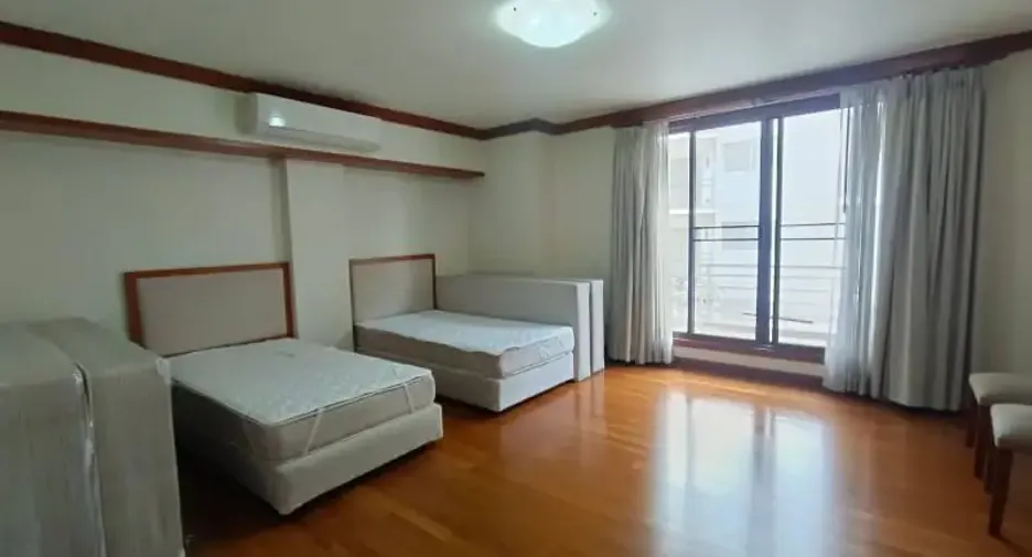 For rent 4 bedrooms condo in Khlong Toei, Bangkok