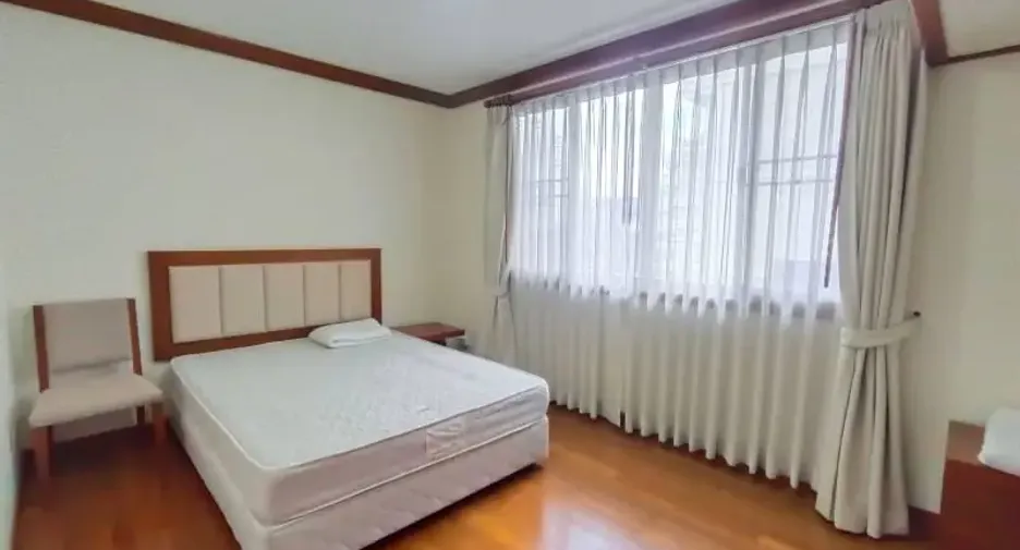 For rent 4 bedrooms condo in Khlong Toei, Bangkok