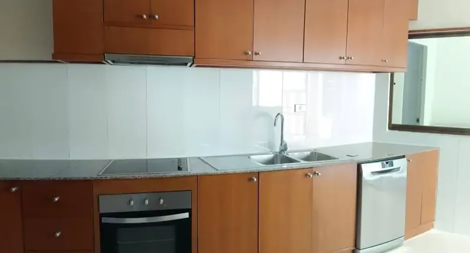 For rent 4 bedrooms condo in Khlong Toei, Bangkok