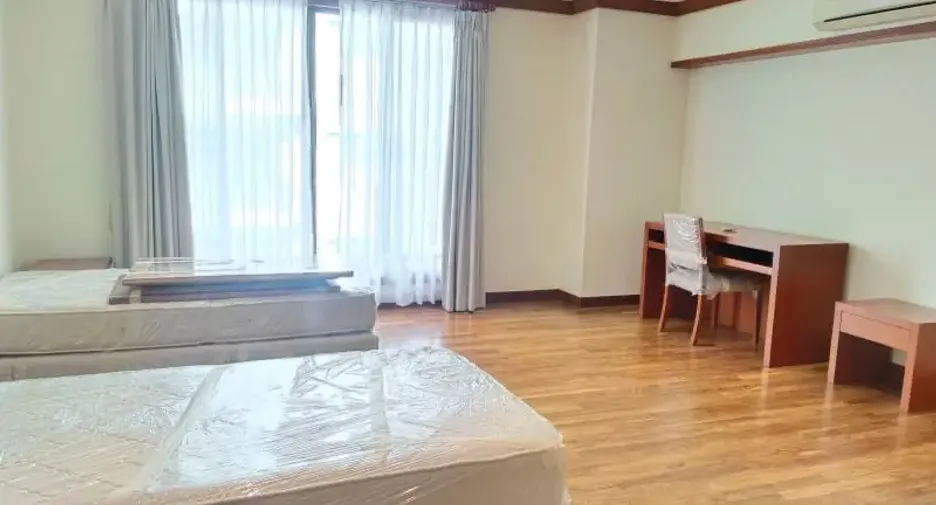 For rent 4 bedrooms condo in Khlong Toei, Bangkok