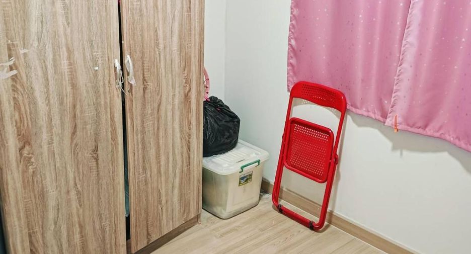 For sale 3 bed townhouse in Mueang Samut Sakhon, Samut Sakhon