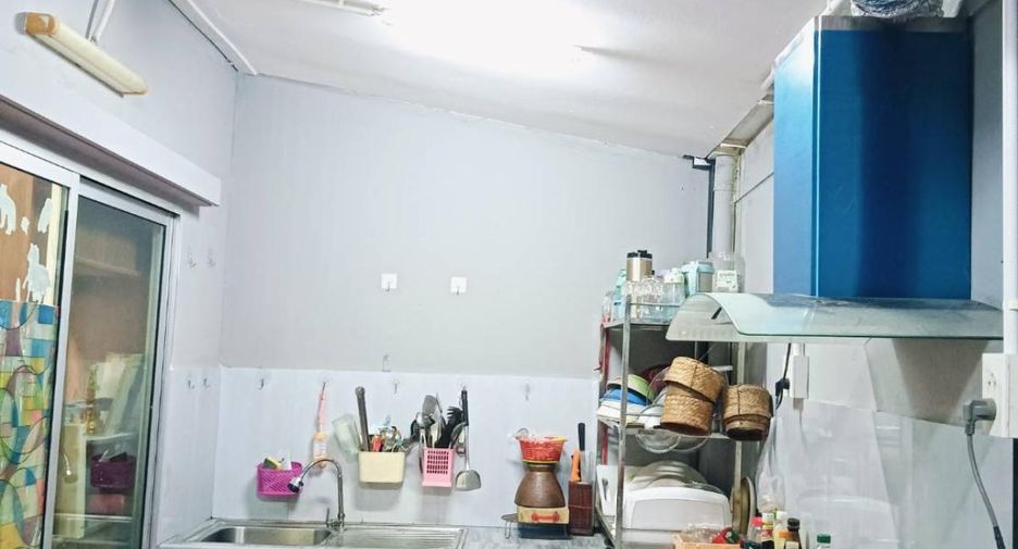 For sale 3 bed townhouse in Mueang Samut Sakhon, Samut Sakhon