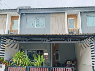 For sale 3 bed townhouse in Mueang Samut Sakhon, Samut Sakhon