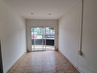 For sale 4 Beds townhouse in Krathum Baen, Samut Sakhon