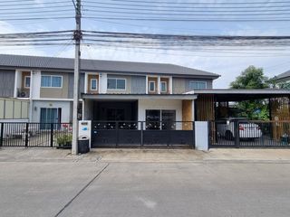 For sale 4 Beds townhouse in Krathum Baen, Samut Sakhon